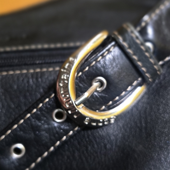 Stone Mountain Black Leather Crossbody Shoulder Bag - Picture 5 of 9